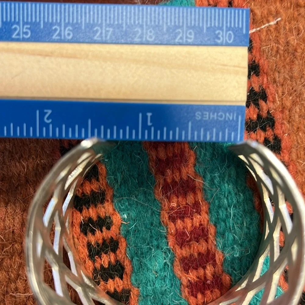 Rustic Cuff bracelet in silver color. - Picture 6 of 6